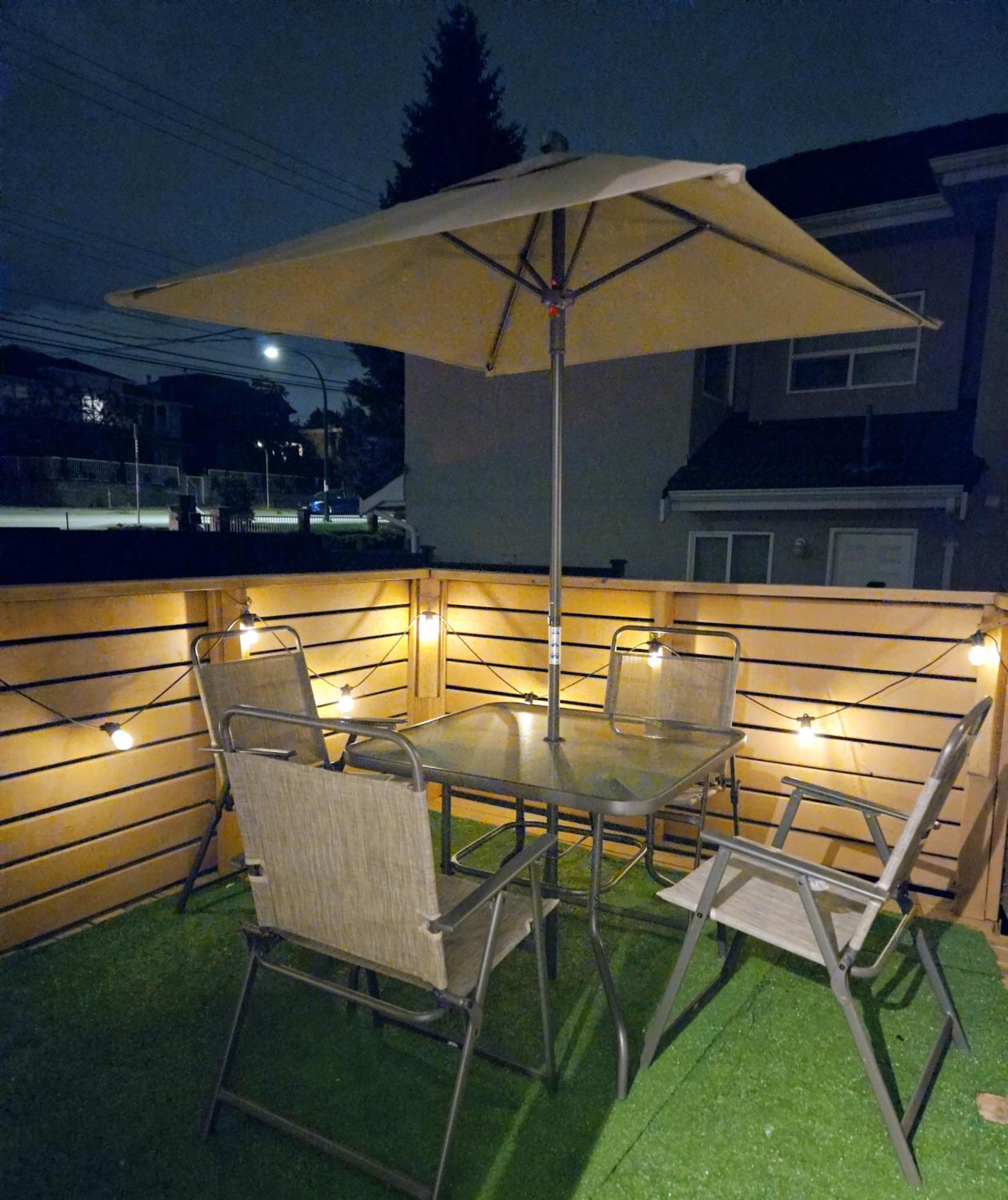 Cozy Stylish Black & White Design Room In The Heart Of Vancouver! Private Parking, Self Check-In & Just 4 Mins To Metrotown! Exterior photo