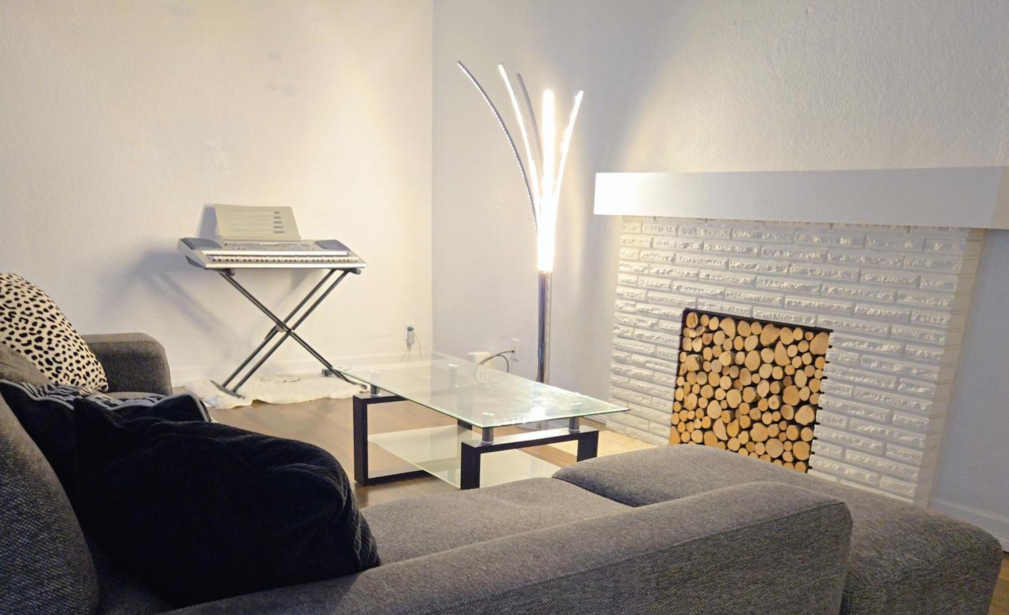 Cozy Stylish Black & White Design Room In The Heart Of Vancouver! Private Parking, Self Check-In & Just 4 Mins To Metrotown! Exterior photo